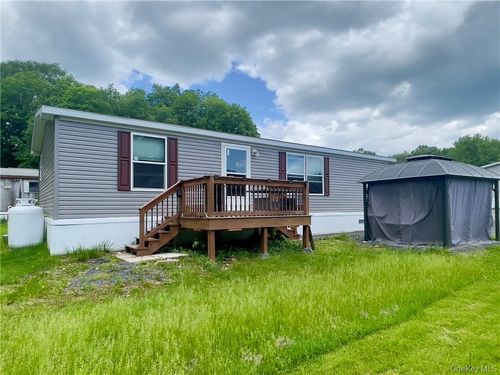 18 Shore Ln, Bloomingburg, NY, 12721 | Card Image