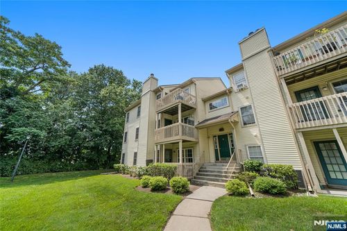 11 Evergreen Dr, Clifton, NJ, 07014-1360 | Card Image