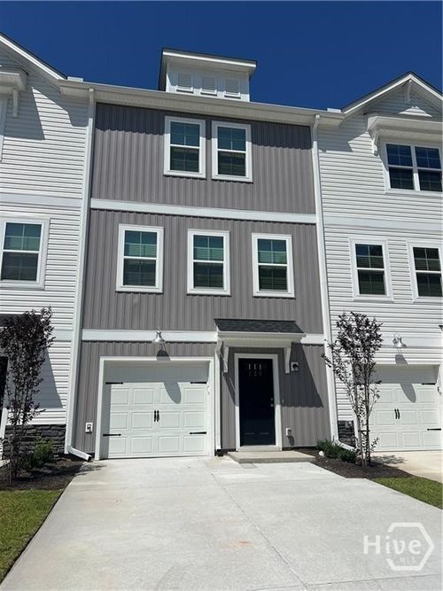 18 Simms Way, Hinesville, GA, 31313-1329 | Card Image
