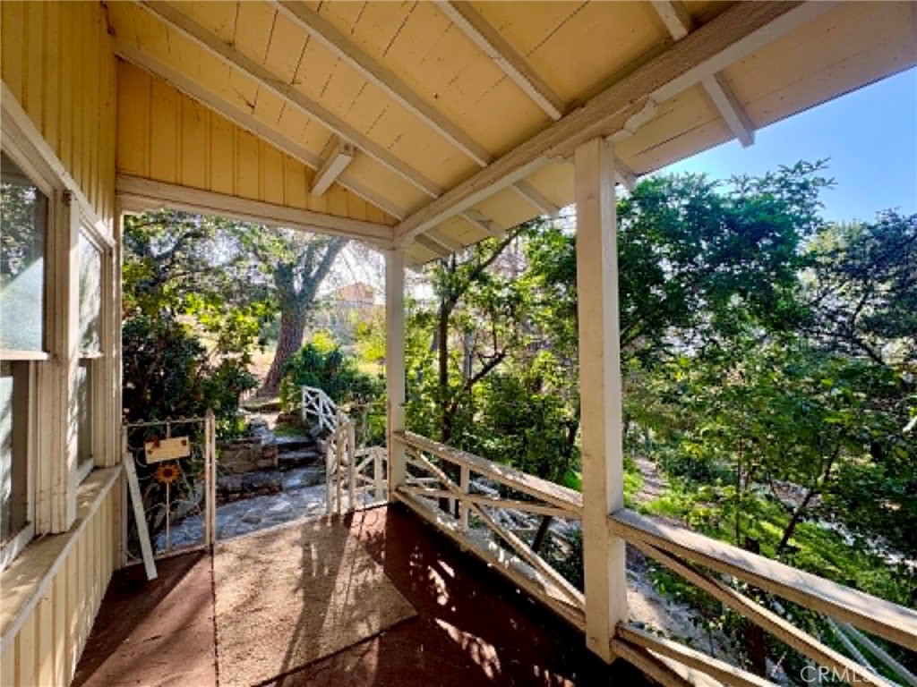 Residential in Sunland 5