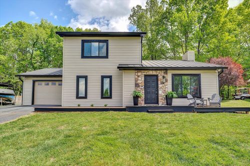 150 Indian Pointe Dr, Hardy, VA, 24101-2622 | Card Image