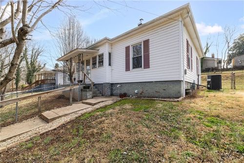 904 Branch St, Eden, NC, 27288-6402 | Card Image