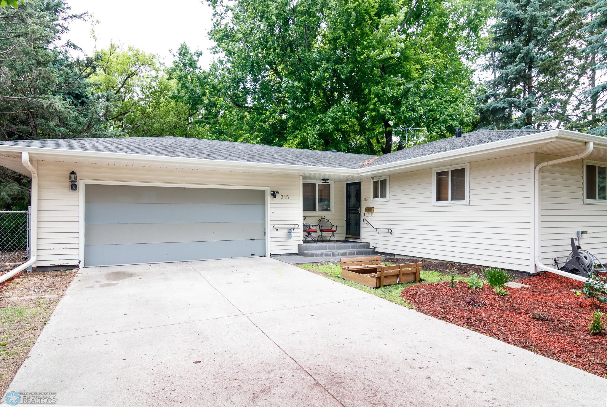 Dale Ave, Moorhead, MN 56560