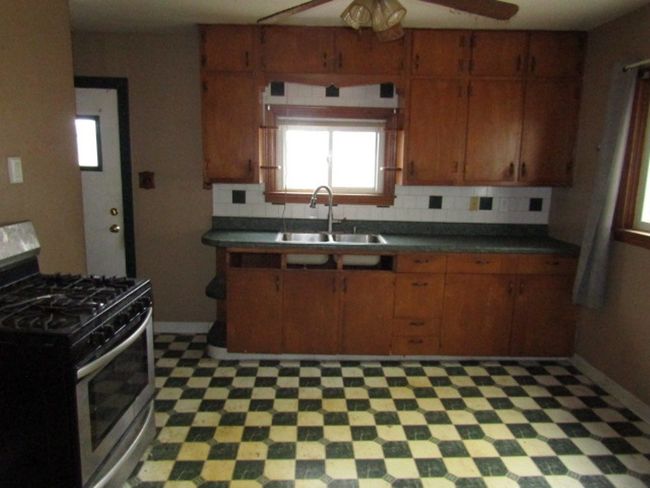 302 Euclid Ave, House other with 3 bedrooms, 2 bathrooms and 1 parking in Glassport PA | Image 12