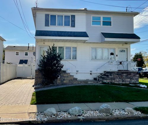 4 Waterside Pkwy, Staten Island, NY, 10308-3529 | Card Image