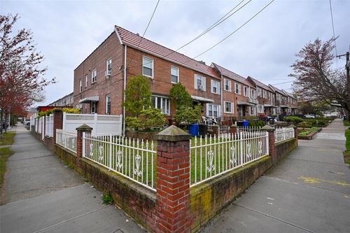 174 Jewel Ave, Fresh Meadows, NY, 11365-3426 | Card Image