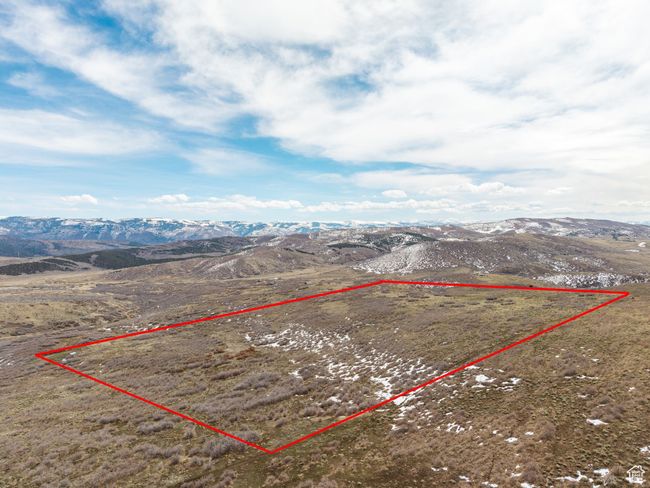 Bird's eye view with a mountain view | Image 8