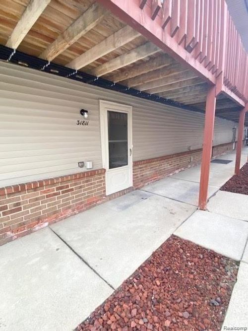 31811 Nardelli Ln, Roseville, MI, 48066-4569 | Card Image