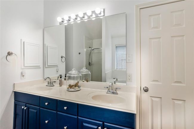 Primary bath with double sinks | Image 26