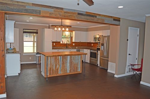 2024 Walker St, Granbury, TX, 76048-5676 | Card Image
