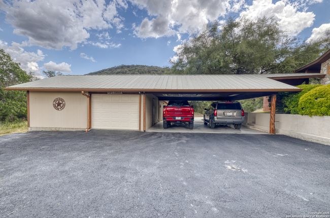 457 N Tomahawk Way, House other with 4 bedrooms, 3 bathrooms and null parking in Concan TX | Image 4