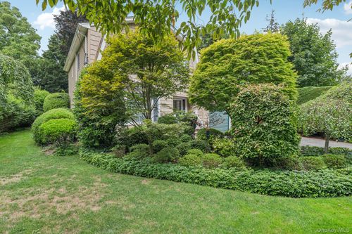 11 Maple Ave, Northport, NY, 11768-1934 | Card Image