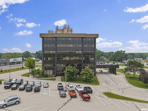 2550 Middle Rd, Bettendorf, IA, 52722-7905 | Card Image