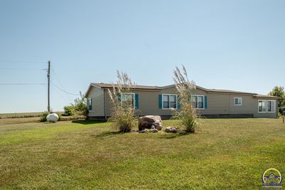 5026 Ne Wallace Ln, House other with 3 bedrooms, 2 bathrooms and null parking in Topeka KS | Image 2