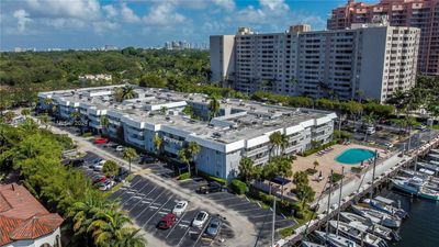 212 - 100 Edgewater Dr, Condo with 1 bedrooms, 1 bathrooms and null parking in Coral Gables FL | Image 3