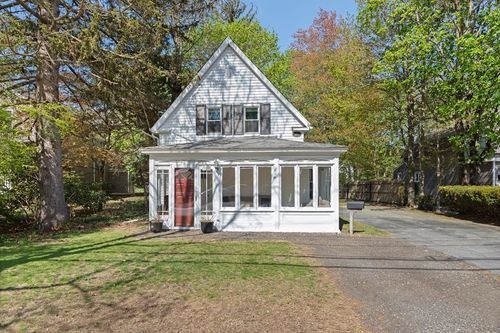 226 Central St, Foxboro, MA, 02035-2611 | Card Image