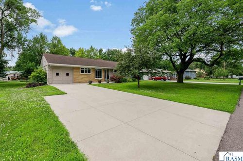 47 Skyline Dr, Mankato, MN, 56001-1935 | Card Image