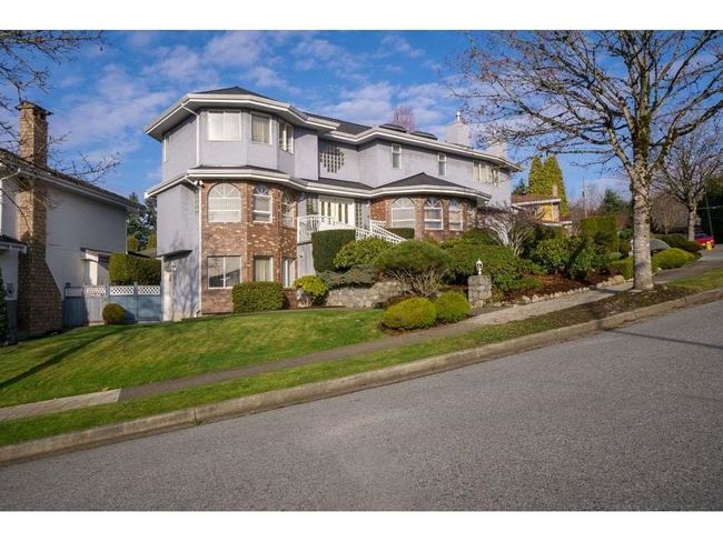 2651 Phillips Avenue, House other with 6 bedrooms, 3 bathrooms and null parking in Burnaby BC | Image 2