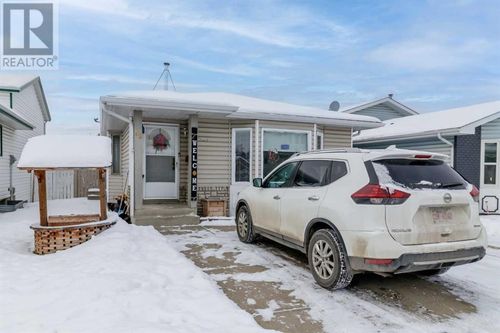 52 Elliot Cres, Red Deer, AB, T4R2J7 | Card Image