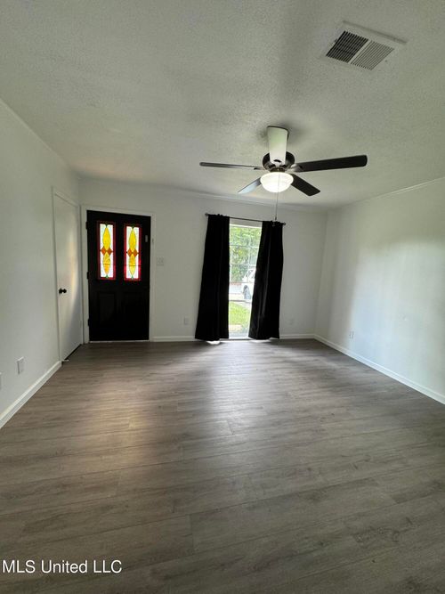 7005 Denver Dr, Biloxi, MS, 39532-3905 | Card Image