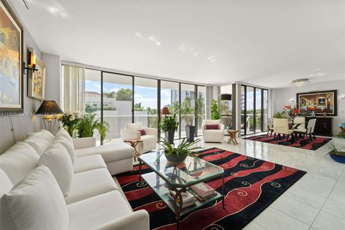 apt-201-20281 E Country Club Dr, Aventura, FL, 33180-3024 | Card Image