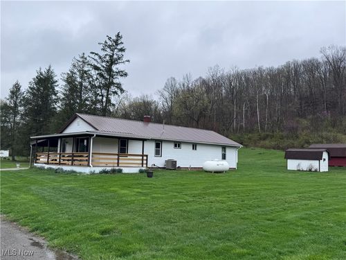 8848 N Rokeby Cir Nw, Mcconnelsville, OH, 43756-9647 | Card Image