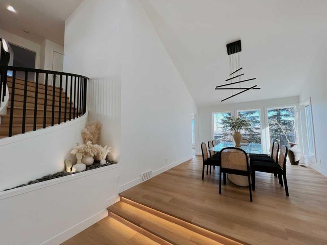 52 Patterson Cres Sw, House other with 5 bedrooms, 4 bathrooms and 4 parking in Calgary AB | Image 5