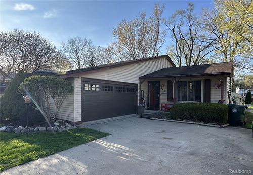 741 Mariday Street, Orion Charter Township, MI, 48362 | Card Image