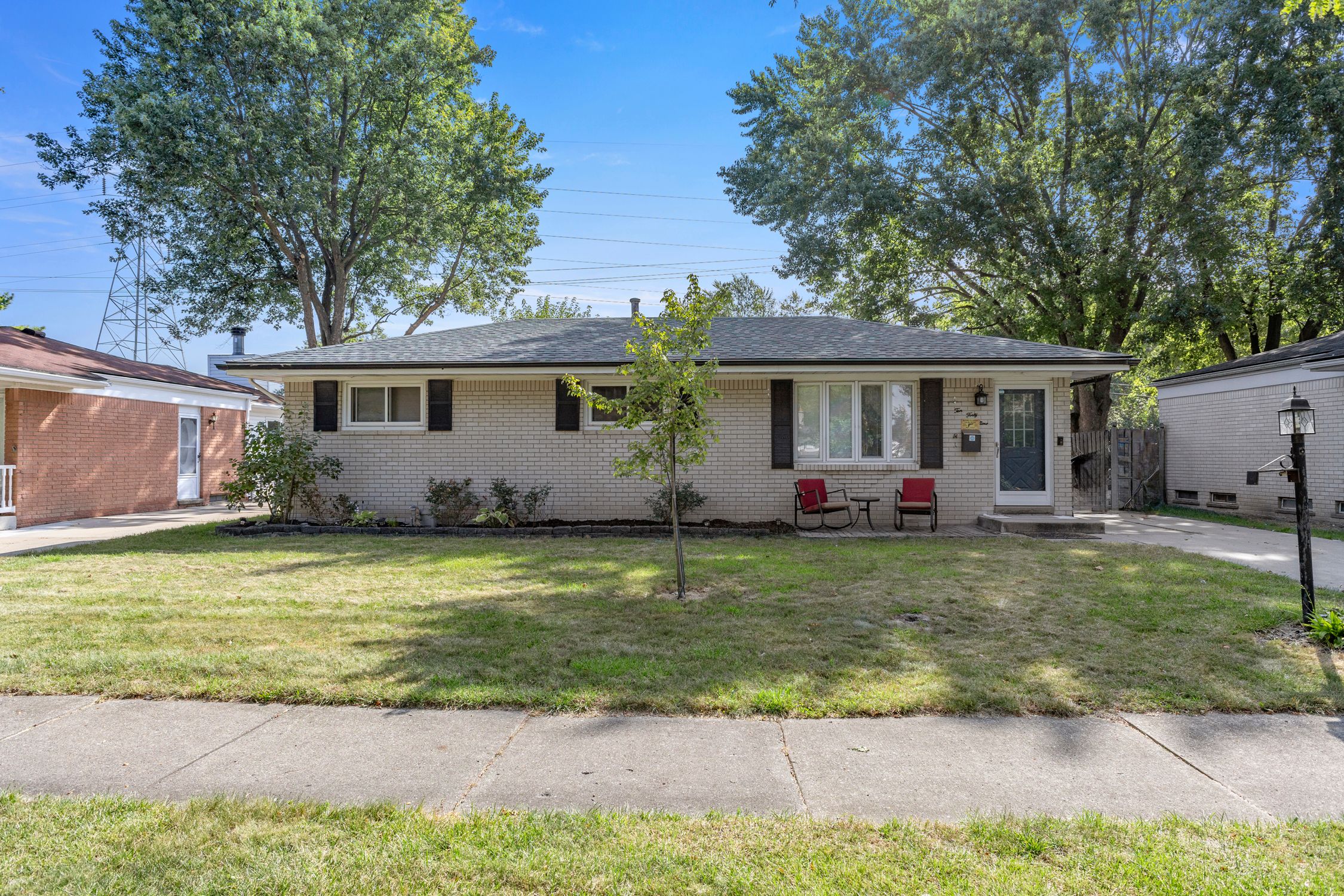 Sutton St, Westland, MI 48186