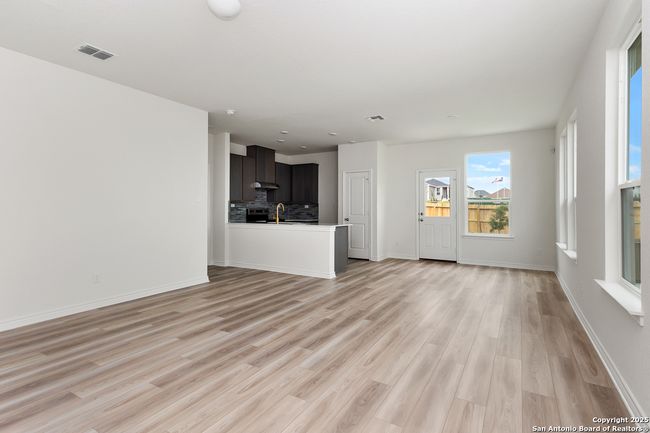 5127 Yarborough Cyn, House other with 3 bedrooms, 2 bathrooms and null parking in Converse TX | Image 9