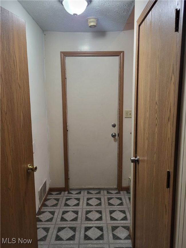 Doorway featuring a textured ceiling | Image 17