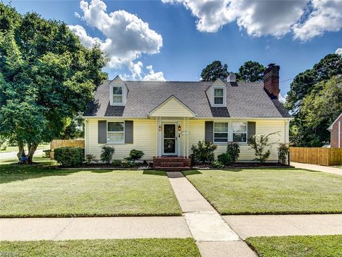 18 Greenbrier Rd, Portsmouth, VA, 23707-1042 | Card Image