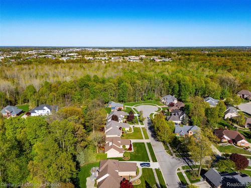 9039 Oakridge Trl, Shelby Township, MI, 48317-1823 | Card Image