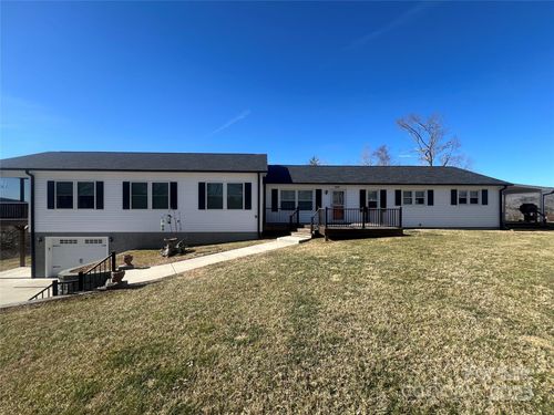 1086 Carters Ridge Rd, Spruce Pine, NC, 28777-8501 | Card Image