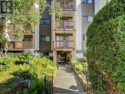 201 - 830 Esquimalt Rd, Condo with 2 bedrooms, 1 bathrooms and 2 parking in Esquimalt BC | Image 1