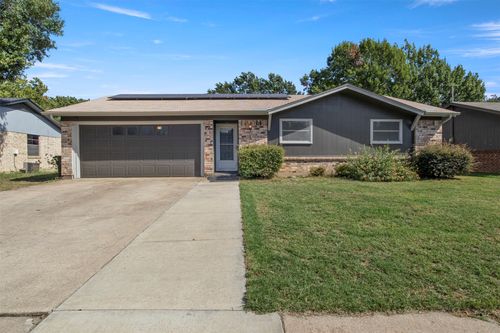 2523 Avonhill Dr, Arlington, TX, 76015-1206 | Card Image