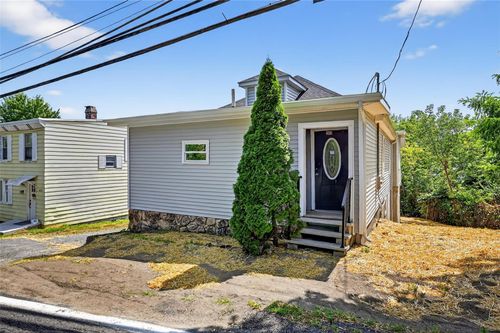 1068 River Rd, New Windsor, NY, 12553-6705 | Card Image