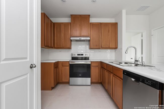 9404 Hagenbuch Hl, House other with 3 bedrooms, 2 bathrooms and null parking in Converse TX | Image 9