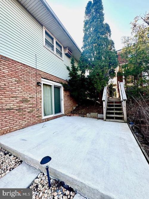 1-151 W Granada Ave, HERSHEY, PA, 17033-1538 | Card Image