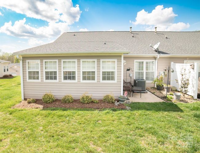 137 Lady Slipper Ln Sw, Townhouse with 3 bedrooms, 2 bathrooms and null parking in Valdese NC | Image 5