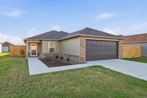 4 Fallen Oak Dr, Conway, AR, 72032-5048 | Card Image