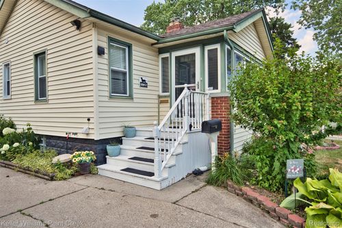 1726 Oxford Rd, Berkley, MI, 48072-2077 | Card Image