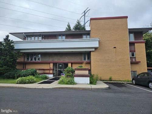 2382 Whitehorse Mercerville Rd, Hamilton, NJ, 08619-1932 | Card Image