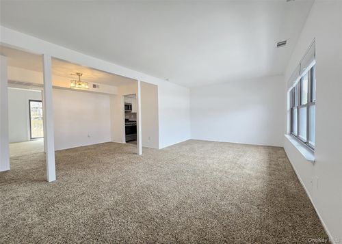 86-86 Bailey Ct, Middle Island, NY, 11953-1327 | Card Image