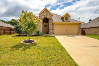 View of front of property with a front lawn | Image 1