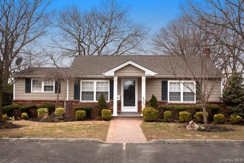 h01-78 Mount Vernon Ave, Patchogue, NY, 11772-1308 | Card Image