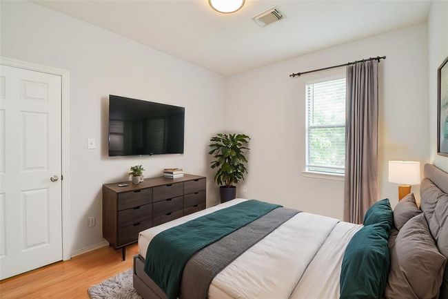 Upstairs secondary bedroom ( Virtue Staged ) | Image 25