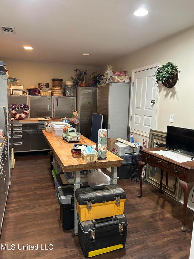 craft room | Image 15