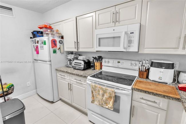 APT-104 - 18810 Nw 57 Th Ave, Condo with 2 bedrooms, 2 bathrooms and null parking in Hialeah FL | Image 13