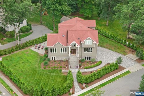 186 Alps Rd, Wayne, NJ, 07470-6027 | Card Image